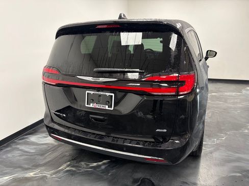 New 2026 Chrysler Pacifica Select image 7