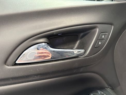 Used 2018 Chevrolet Equinox LT AWD/4WD image 30