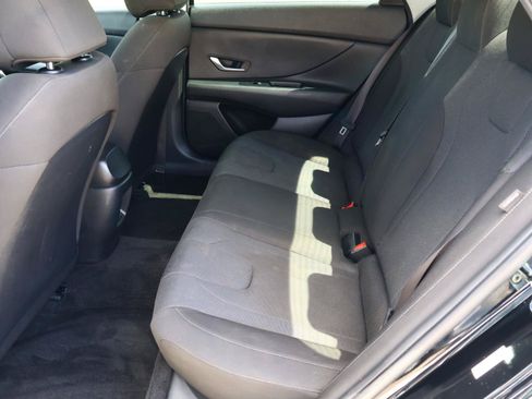 Used 2025 Hyundai Elantra SE FWD image 18