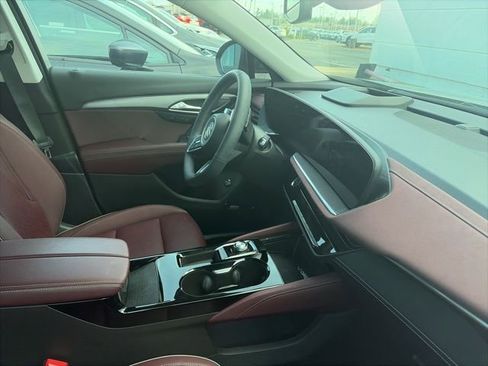 Used 2024 Buick Envision Sport Touring image 5