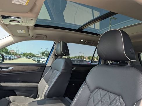 Used 2025 Volkswagen Atlas SEL Premium R-Line AWD/4WD image 27