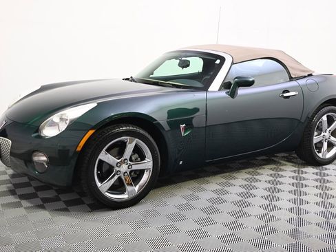 Used 2007 Pontiac Solstice Convertible w/ Premium Package RWD image 2