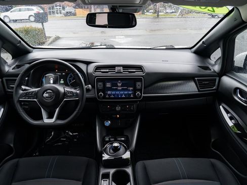 Used 2020 Nissan Leaf SV w/ SV Technology Package image 9