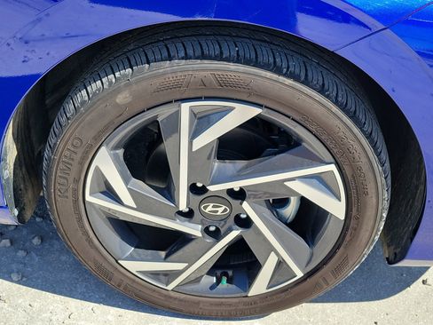 Used 2025 Hyundai Elantra Sport FWD image 8