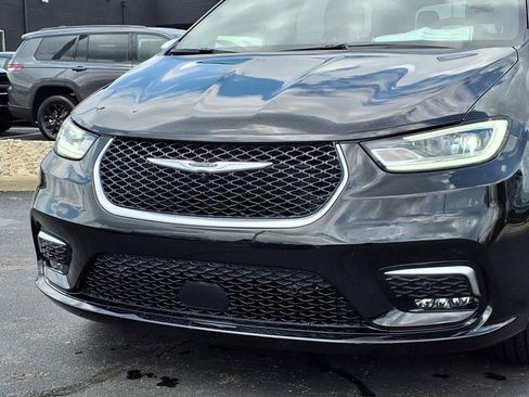 New 2025 Chrysler Pacifica Pinnacle w/ Trailer Tow Group image 24