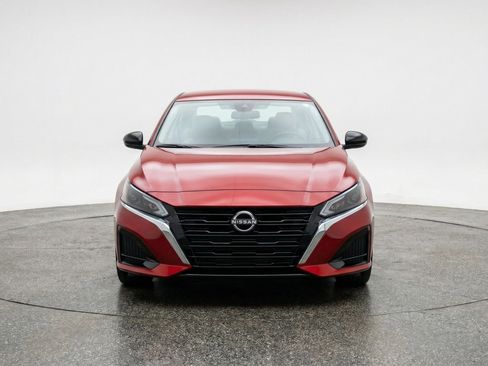 Used 2025 Nissan Altima 2.5 SV image 2