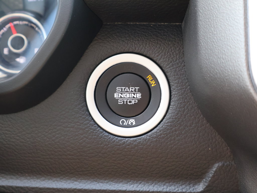 Used 2019 RAM 1500 4x4 Crew Cab image 29