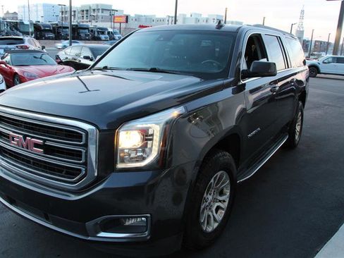 Used 2017 GMC Yukon XL SLT image 5