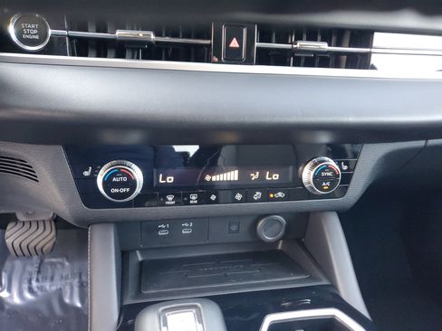 Used 2025 Mitsubishi Outlander SE image 24