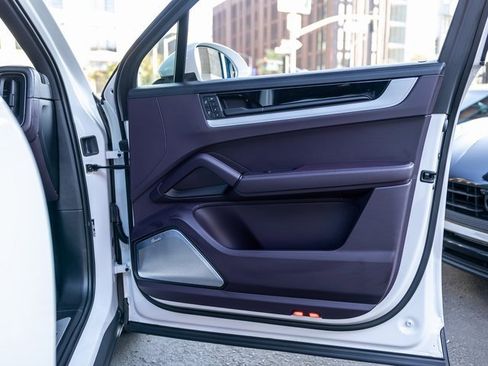 Used 2025 Porsche Cayenne S image 51