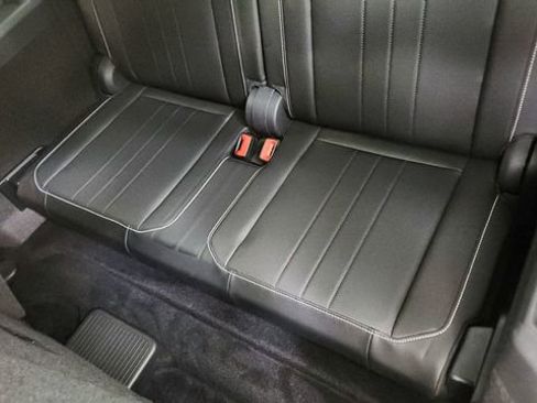 Used 2022 Volkswagen Tiguan SE R-Line image 31