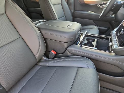 New 2026 GMC Yukon Denali w/ Denali Reserve Package AWD/4WD image 9