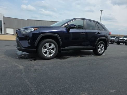 Used 2021 Toyota RAV4 XLE w/ Convenience Package image 17