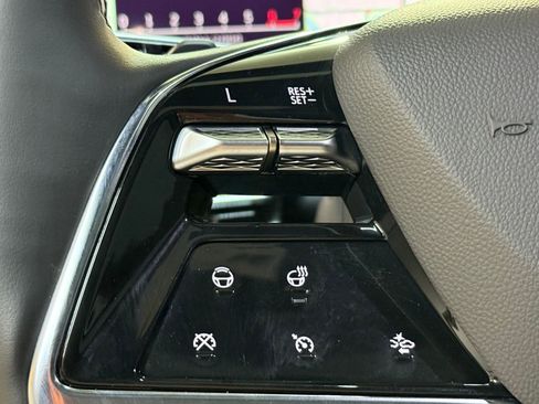 Certified 2025 Cadillac Escalade ESV Premium Luxury image 16