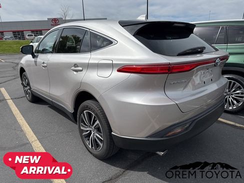 Used 2024 Toyota Venza LE AWD/4WD image 13
