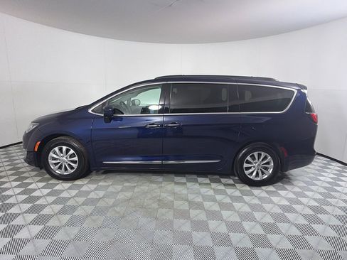 Used 2017 Chrysler Pacifica Touring-L FWD image 8