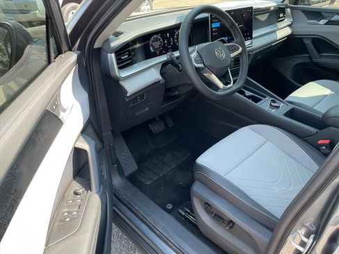 New 2026 Volkswagen Tiguan SE FWD image 7