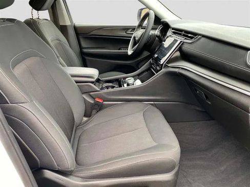 Certified 2023 Jeep Grand Cherokee L Laredo image 23