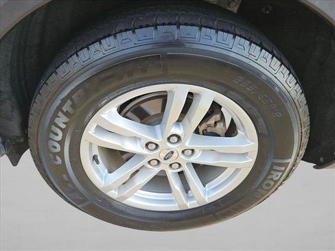 Used 2020 Ford Explorer XLT w/ Equipment Group 202A RWD image 21