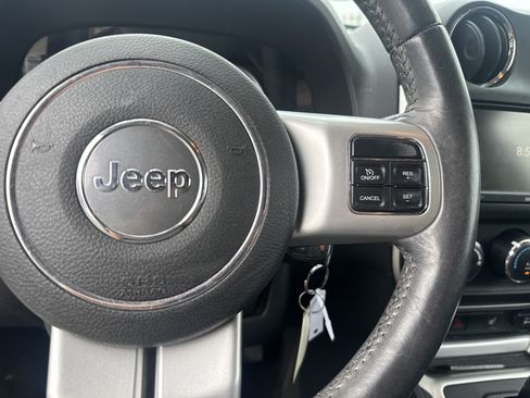 Used 2016 Jeep Compass High Altitude AWD/4WD image 19