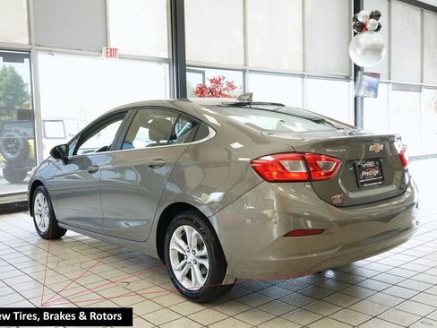 Used 2019 Chevrolet Cruze LT FWD image 4