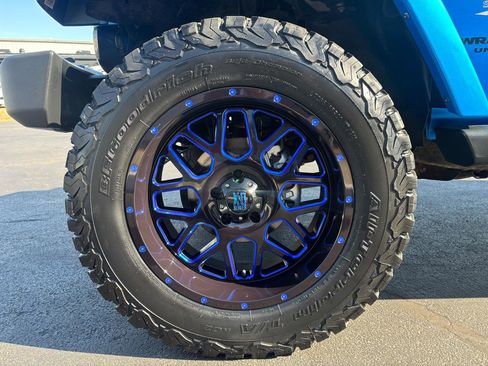 Used 2016 Jeep Wrangler Unlimited Sahara w/ Connectivity Group image 30