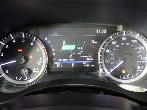 Used 2023 Toyota Highlander XLE FWD image 11