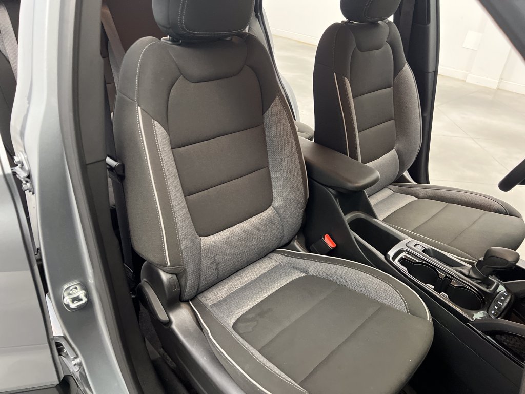 Used 2025 Chevrolet TrailBlazer LT AWD/4WD image 28