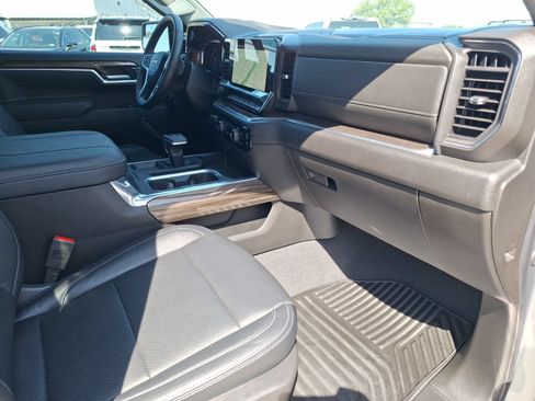 Used 2025 Chevrolet Silverado 1500 LT RWD image 33