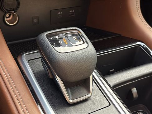 Used 2023 Nissan Pathfinder Platinum image 35