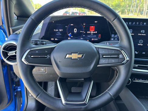 Used 2025 Chevrolet Equinox EV LT w/ Convenience Package image 28