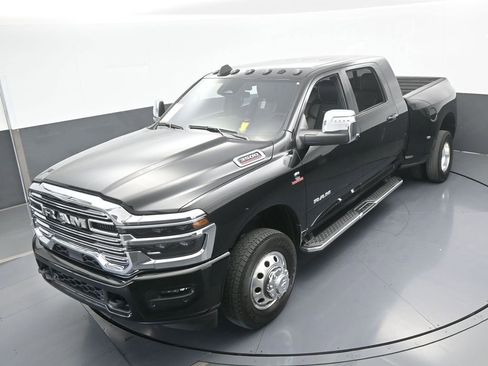 Used 2025 RAM 3500 Laramie image 56