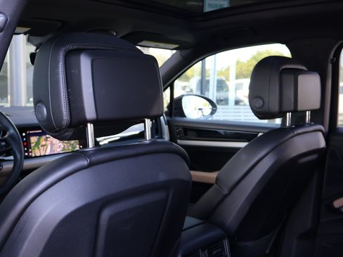 Used 2024 Porsche Cayenne image 20