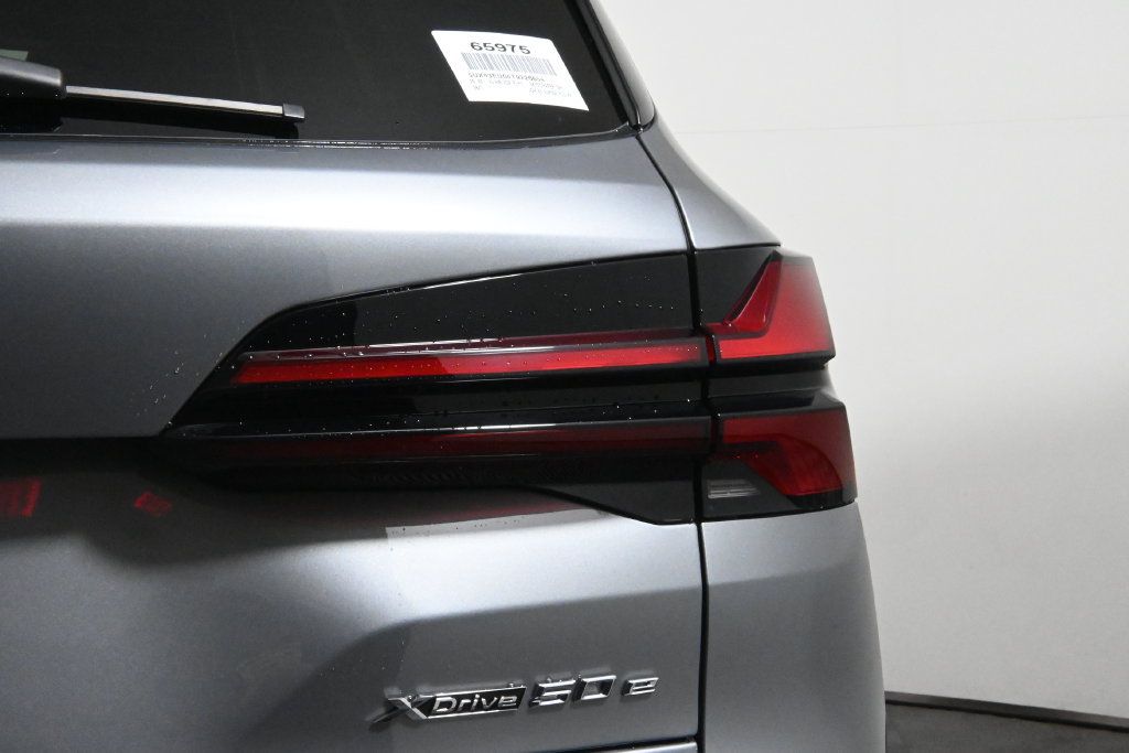 Used 2026 BMW X5 xDrive50e w/ M Sport Package AWD/4WD image 13