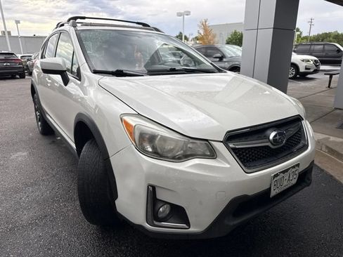 Used 2017 Subaru Crosstrek 2.0i Premium w/ Moonroof Package AWD/4WD image 2