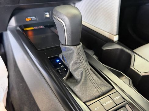 Used 2026 Toyota Camry SE FWD image 28