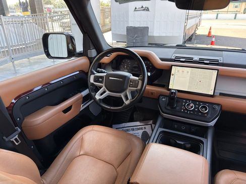 Used 2023 Land Rover Defender 130 SE image 38