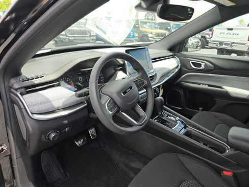 New 2025 Jeep Compass Sport image 25
