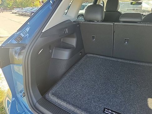 New 2025 Volkswagen Tiguan SE image 49