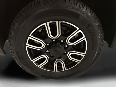 Used 2020 GMC Sierra 2500 AT4 w/ AT4 Premium Package image 9