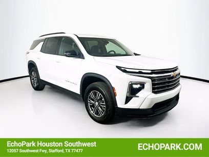 Used 2025 Chevrolet Traverse LT