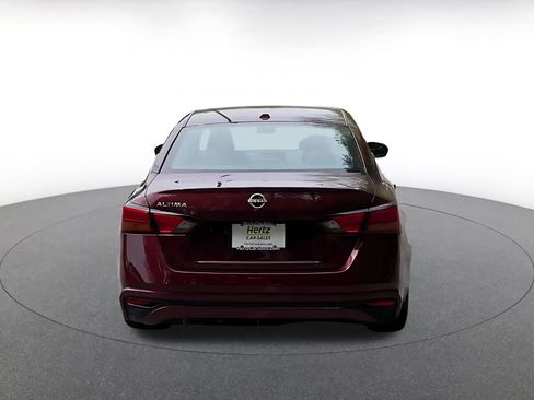 Used 2025 Nissan Altima 2.5 SV FWD image 12