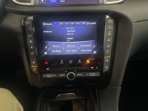 Used 2019 INFINITI QX50 Essential w/ Sensory Package image 16