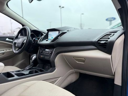 Certified 2019 Ford Escape SE image 19