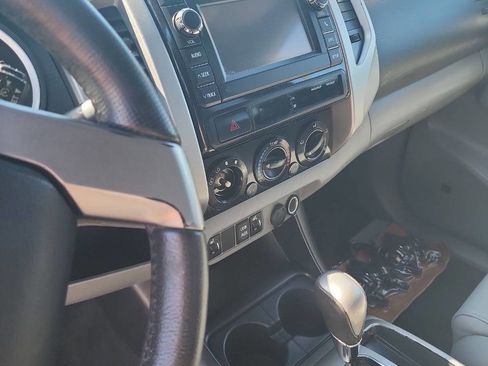 Used 2013 Toyota Tacoma 4x4 Double Cab w/ Limited Pkg image 13