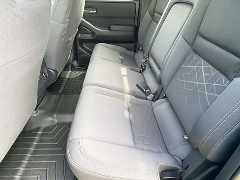 Used 2025 Nissan Frontier SV w/ SV Convenience Package RWD image 24
