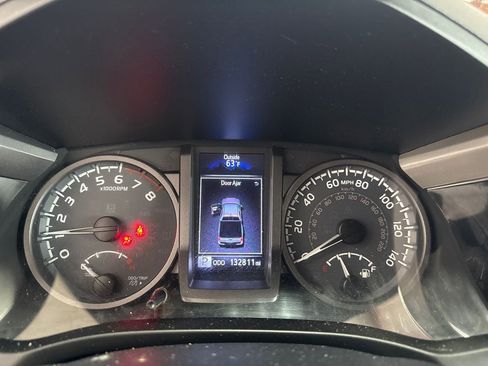 Used 2016 Toyota Tacoma TRD Off-Road w/ Towing Package image 14