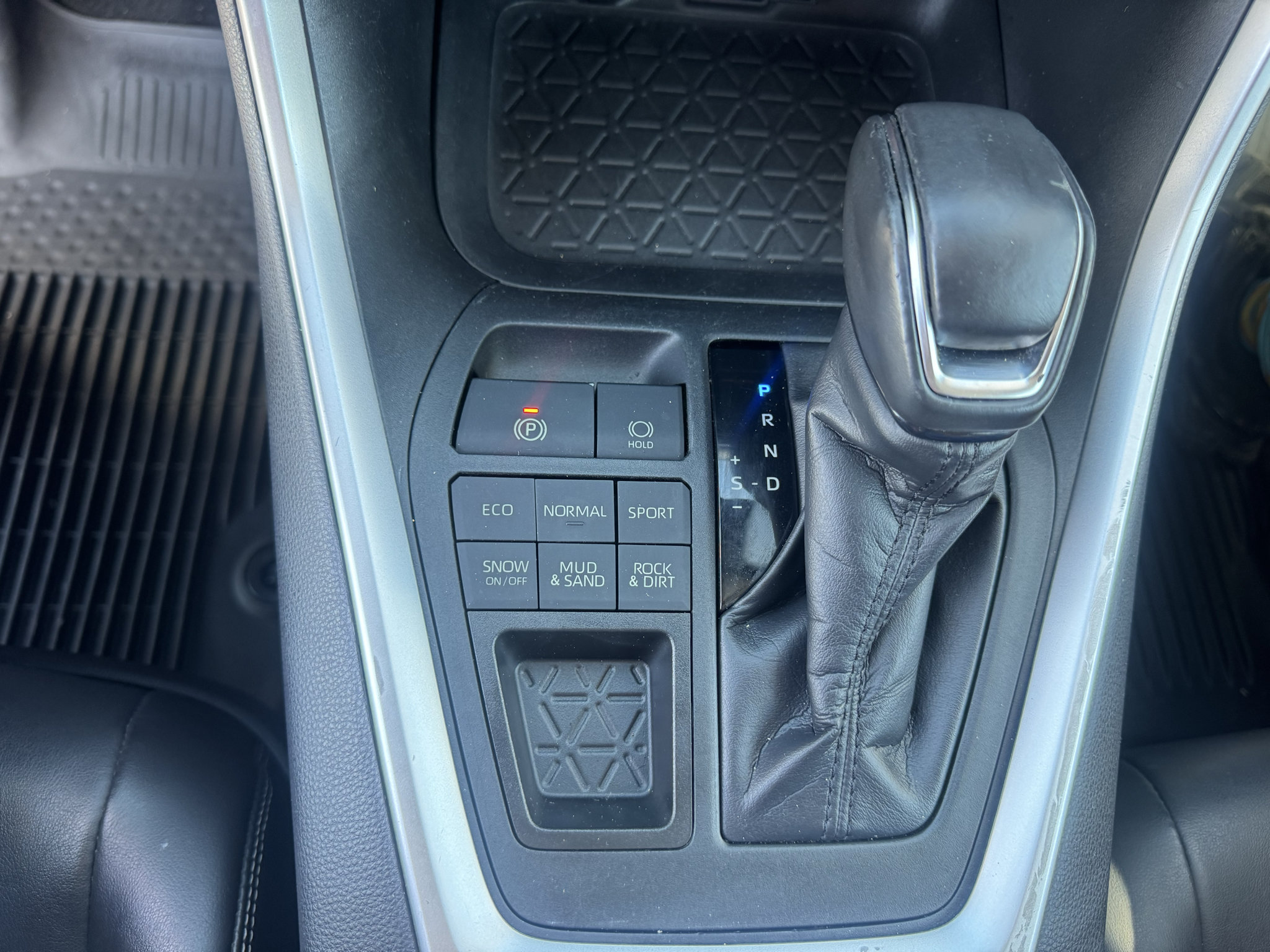 Used 2020 Toyota RAV4 XLE Premium AWD/4WD image 23