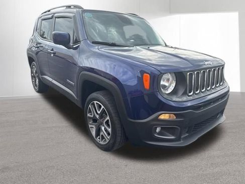 Used 2017 Jeep Renegade Latitude w/ Cold Weather Group image 9