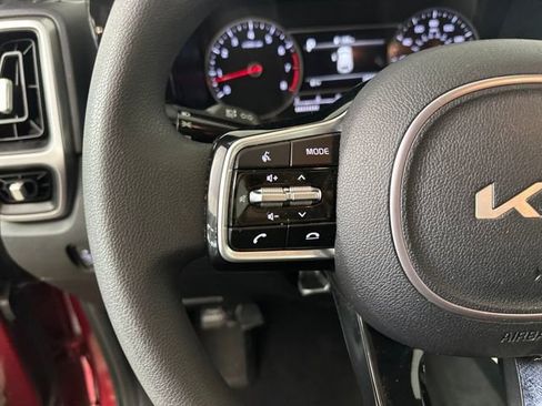 Used 2023 Kia Sorento LX image 15